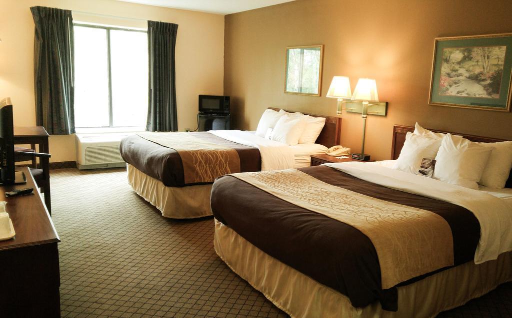 Hotel Comfort & Mishawaka-south Bend 2*